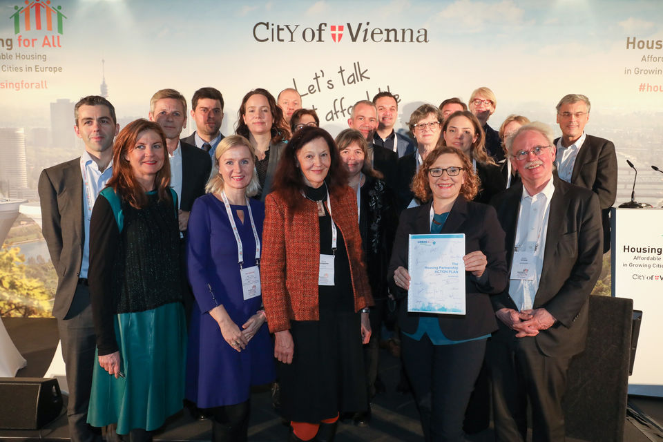 The members of the EU Urban Agenda - Housing Partnership at the final conference "Housing for All" in December 2018 in Vienna 